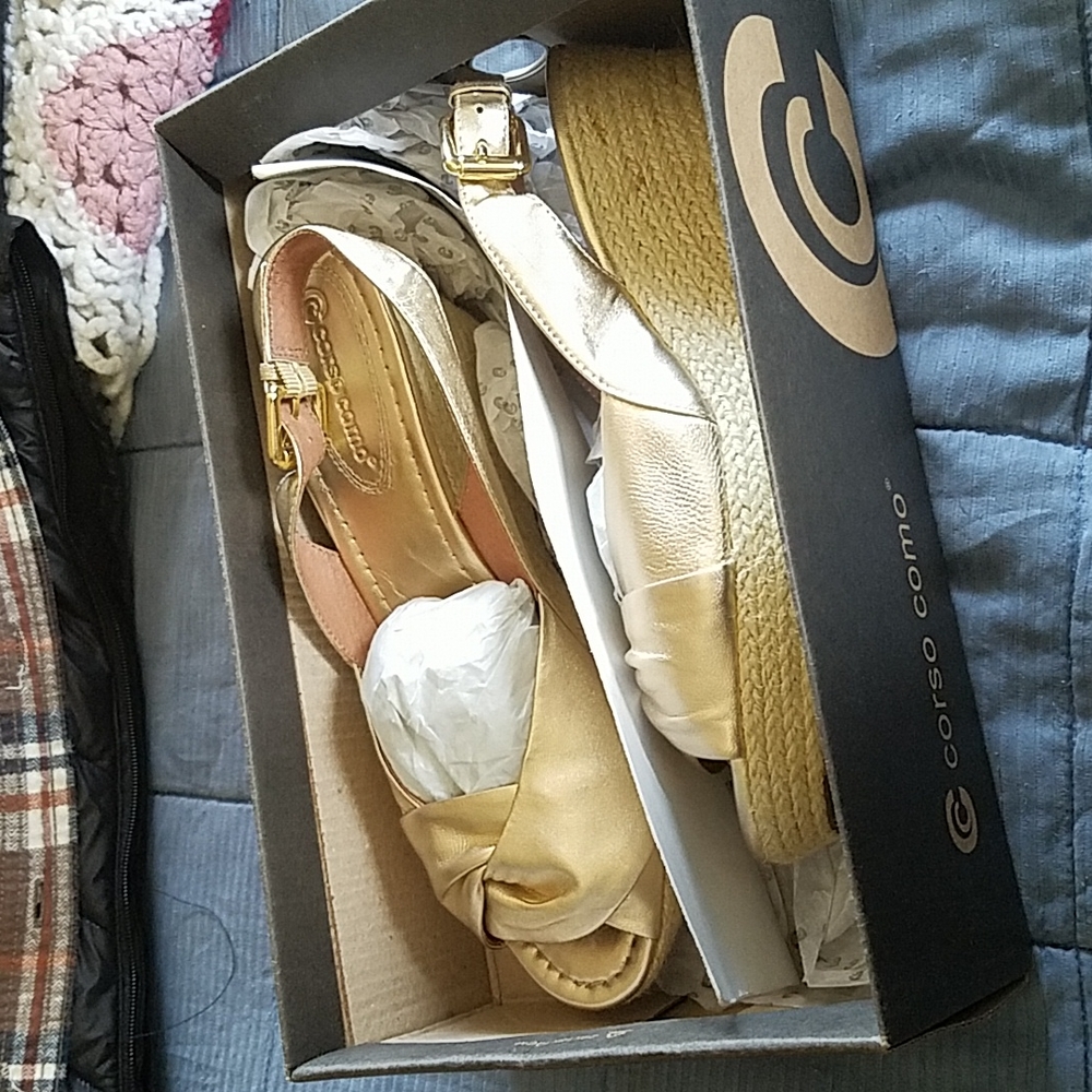 Gold Wedges